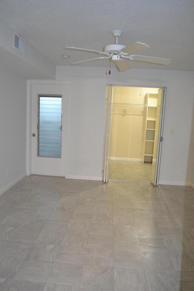 Building Photo - 124 Shore Ct