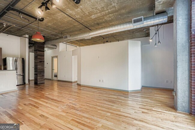 Building Photo - 1023 Juniper St NE