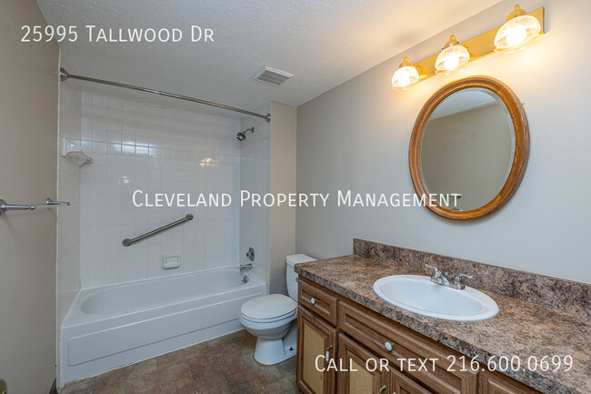 Building Photo - 25995 Tallwood Dr