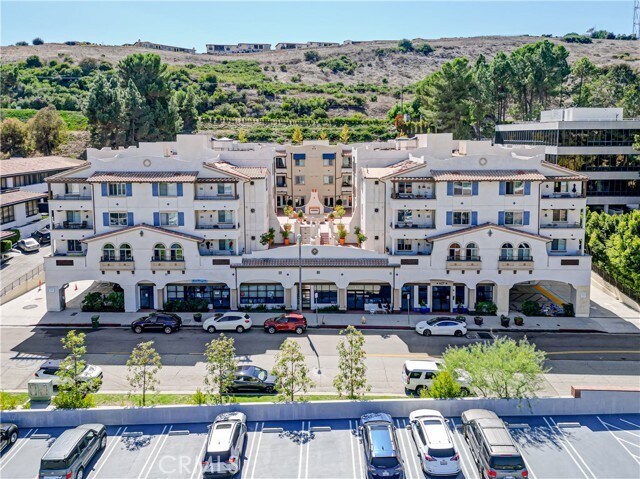 Building Photo - 627 Deep Valley Dr