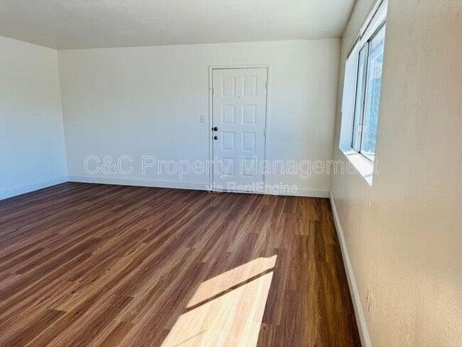 Building Photo - 1668 W Ashlan Ave