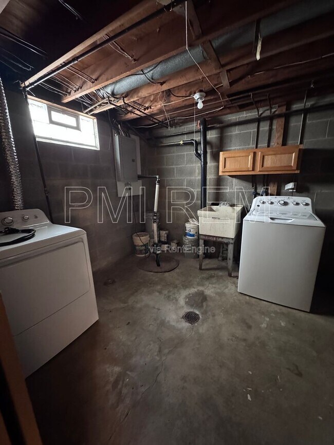 Building Photo - 782 Akron Blvd