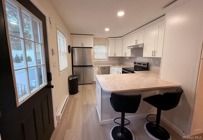 Building Photo - 129 Westbury Dr