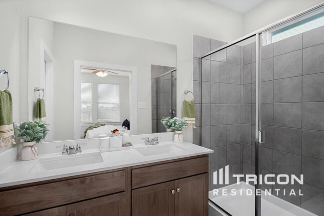 Building Photo - 2517 Finch Holw Dr