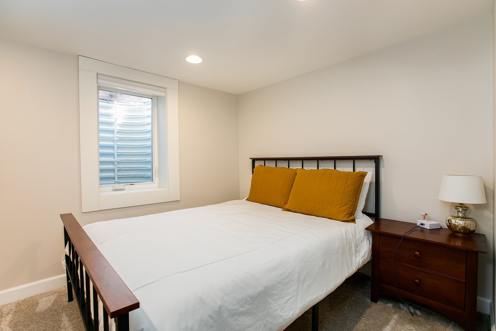 Downstairs bedroom - 1536 Gordon Dr