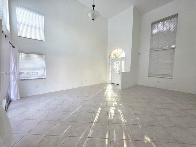 Building Photo - 640 Rock Hill Ave