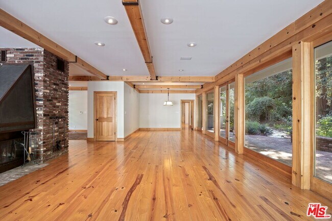 Building Photo - 7972 Mulholland Dr