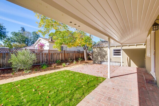 Building Photo - Wow! What a Great Home! Available Soon!