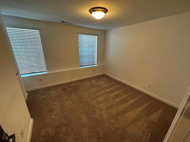 Building Photo - 519 Burton Dr