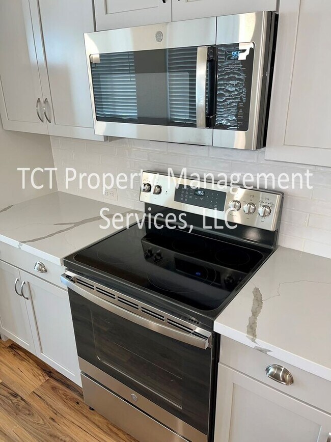 Building Photo - Beautiful Home In Gilbert Lake Community!