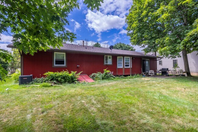 Building Photo - 58 Dutchess Dr