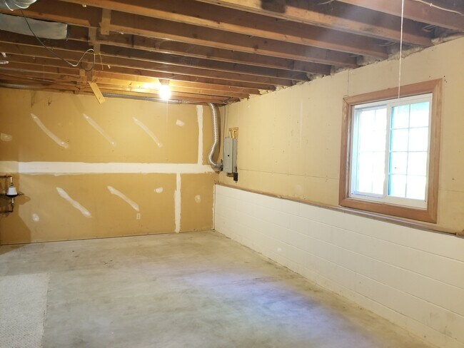 Building Photo - 220 Leighton Dr