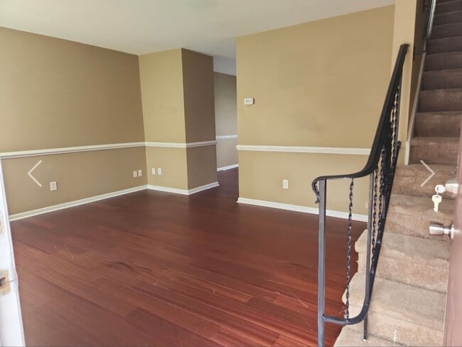 Building Photo - Oaks Townhouses