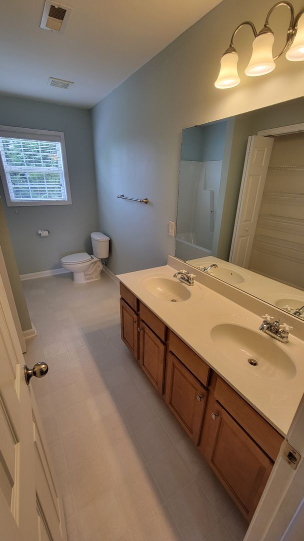 Building Photo - 5 Bed, 3 Bath Home Available in Greer