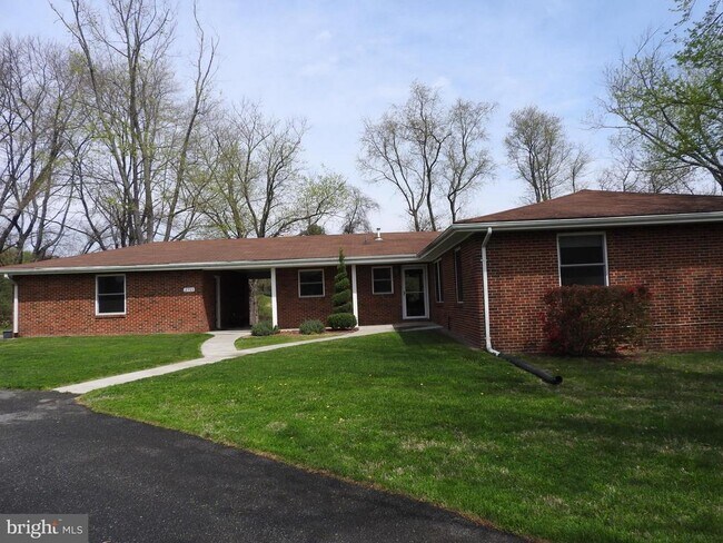 Building Photo - 2711 Bel Pre Rd