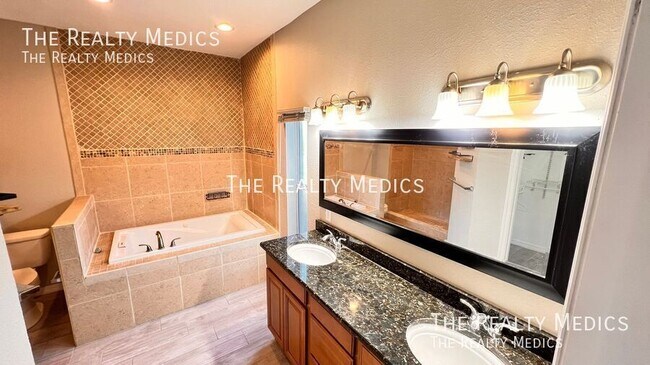 Building Photo - 3297 Tallwood Dr