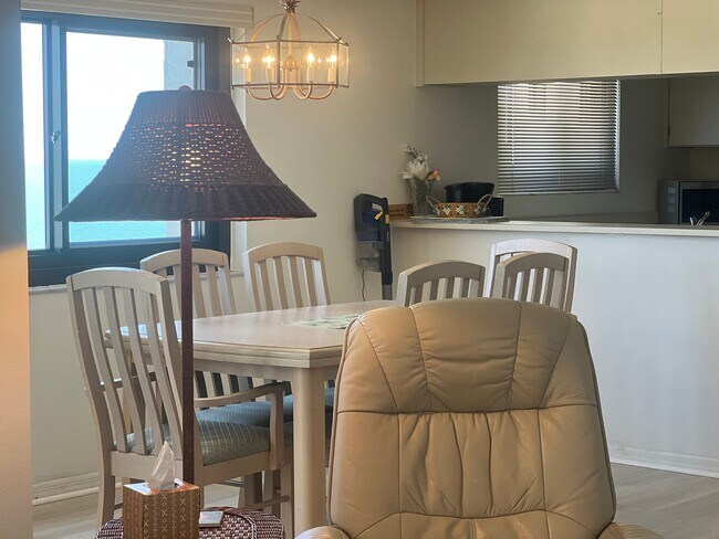 Building Photo - 2BR/2BA Condo on the Gulf in MacArthur Beach