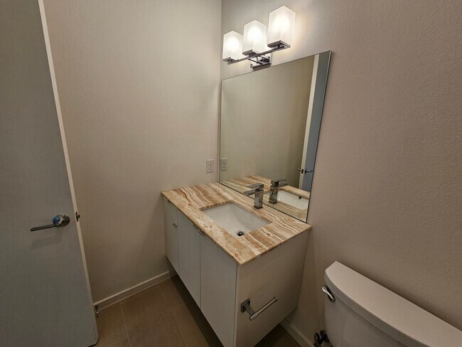 Building Photo - Minutes from Downtown, Uptown, Henderson, ...