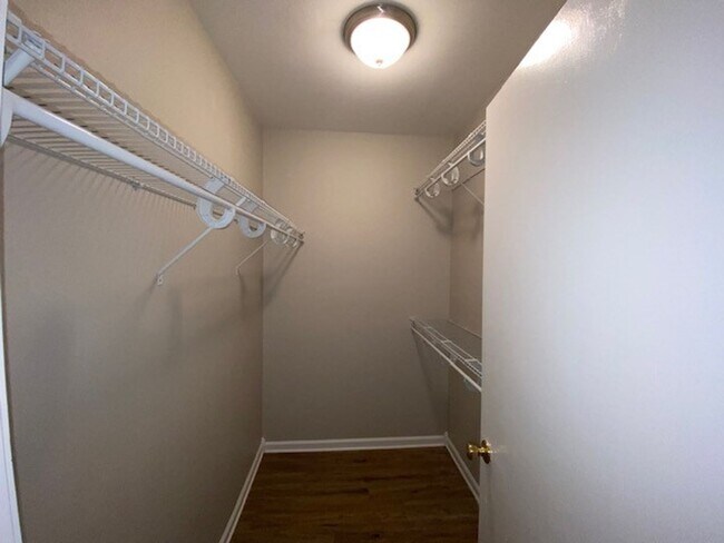 Building Photo - 208 20th St