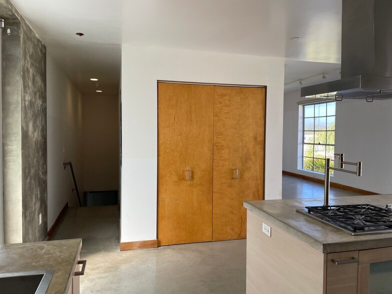 Building Photo - 116 E Yanonali St