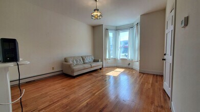 Building Photo - ALLSTON 2 BED WITH UPDATED KITCHEN - DISHWASHER