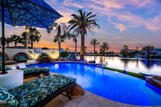 Building Photo - 1817 E Willow Tree Ct