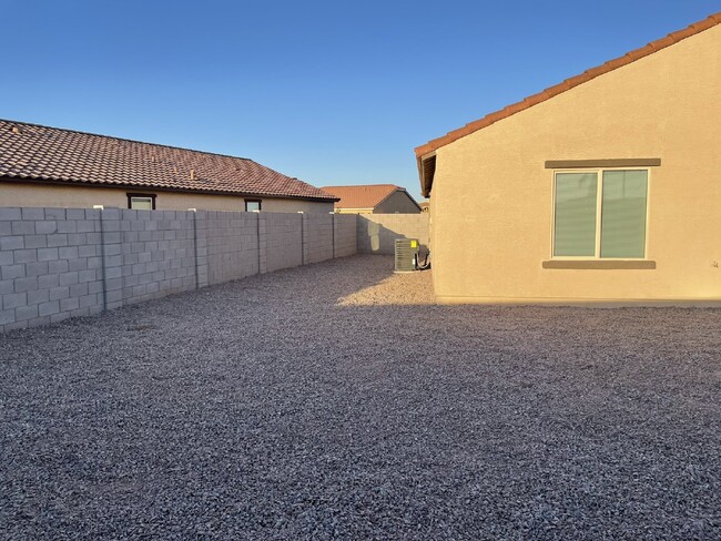 Building Photo - "Charming 3-Bed, 2-Bath Home in Casa Grand...