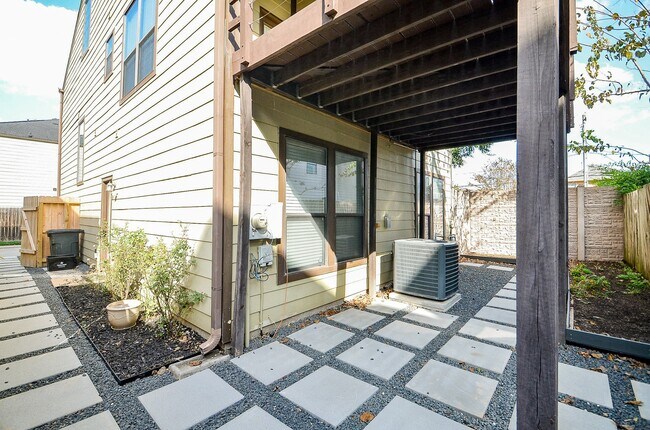 Building Photo - 1307 Studer St