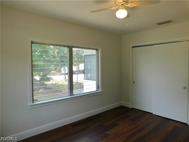 Building Photo - 287 Poe Ave