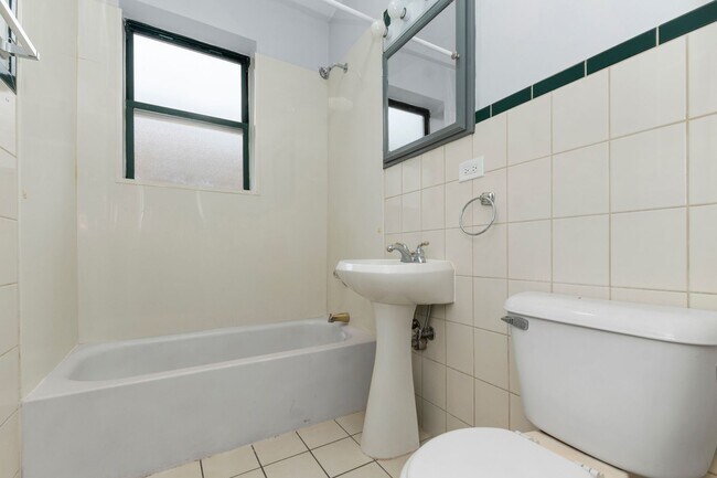 Building Photo - Two Bedroom in South Shore Available Now!