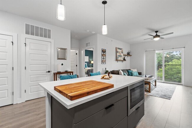 Building Photo - 2220 Webberville Rd