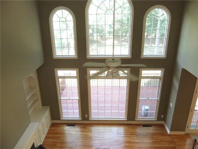 Building Photo - 5060 Gallatree Ln