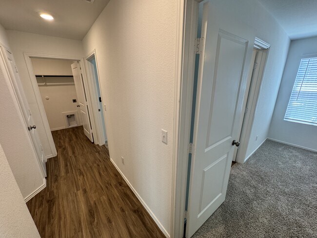 Building Photo - 237 Escondido Cir