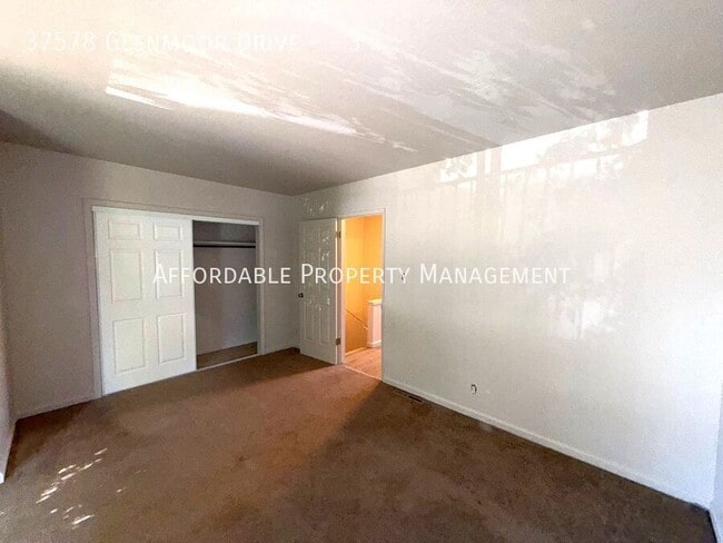 Building Photo - 37578 Glenmoor Dr