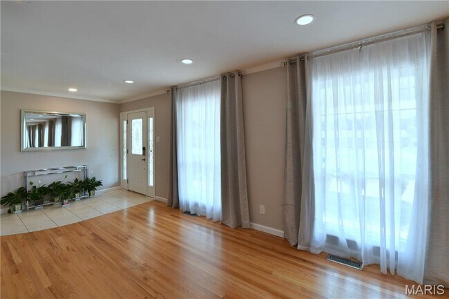 Building Photo - 965 Orchard Lakes Dr