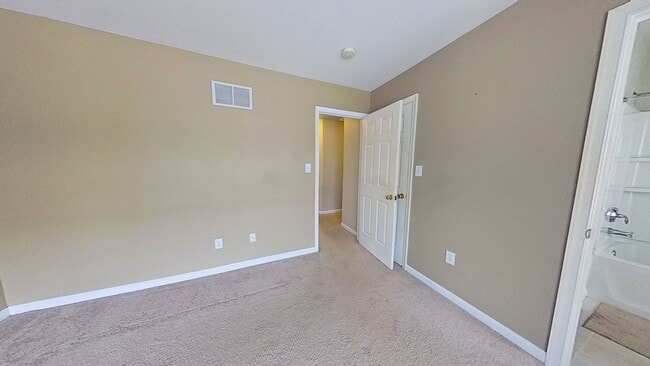 Building Photo - 3 Bedroom Townhome in Conewago Township