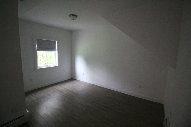 Building Photo - 49 Parah Dr