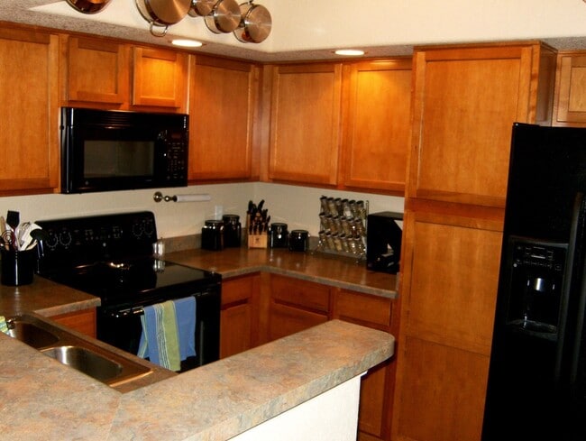 Building Photo - 2bdrm 2 bath Condo with Loft and attached ...