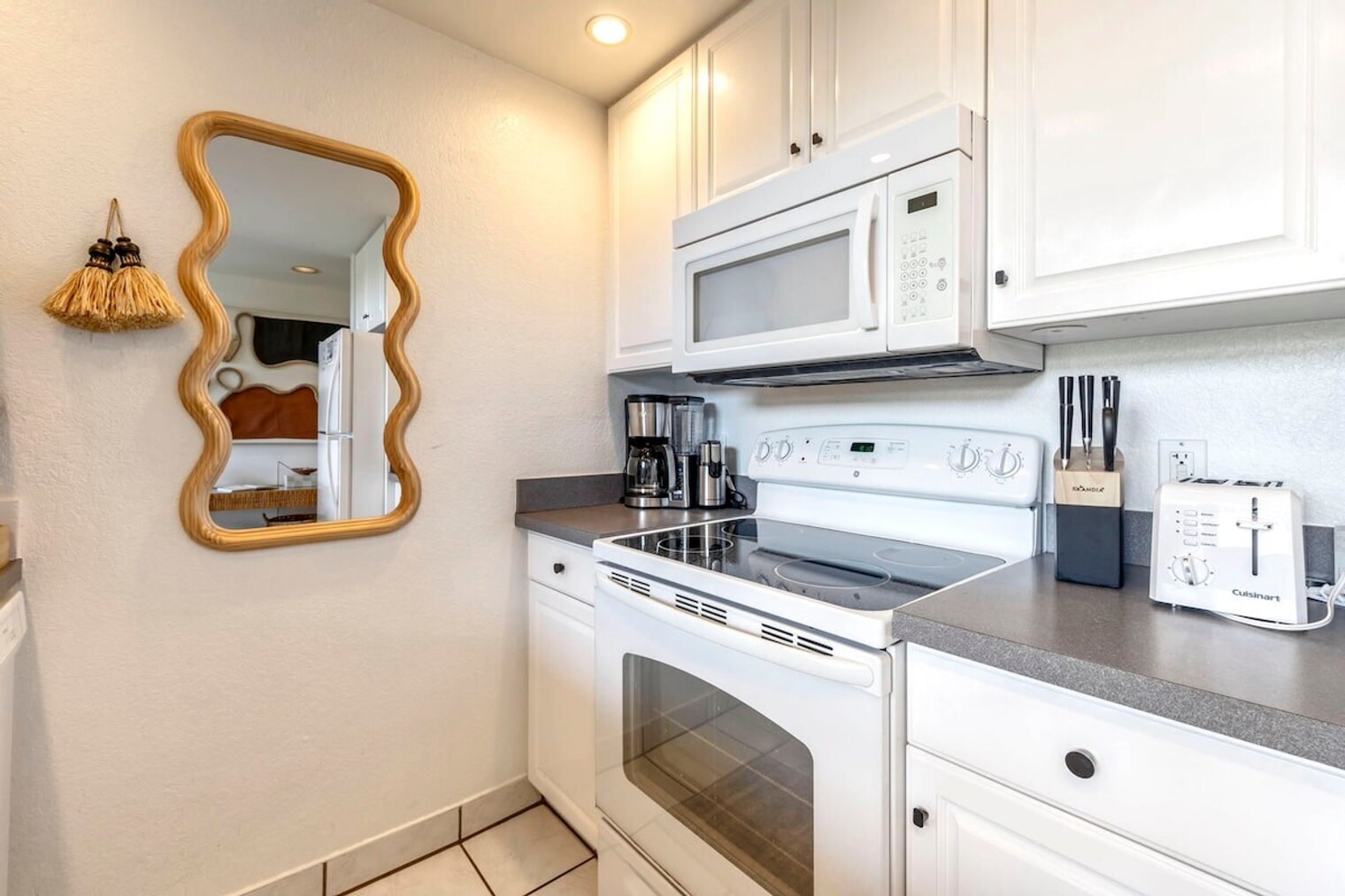 Building Photo - 1299 Uluniu Rd