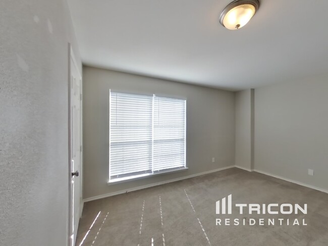 Building Photo - 10411 Trotters Bay