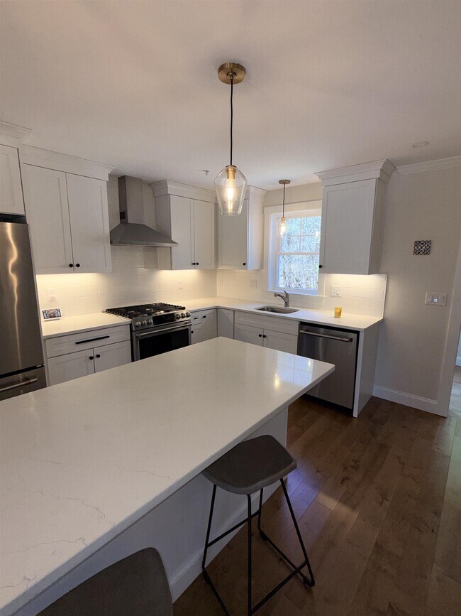 Building Photo - 293 Peverly Hill Rd