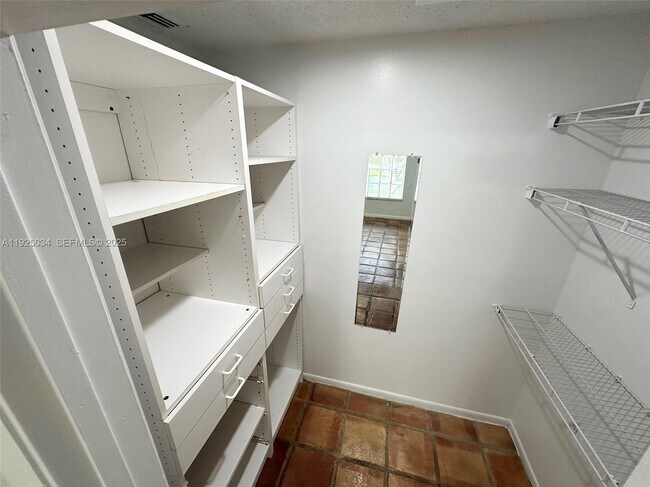 Building Photo - 10521 Mahogany Key Cir