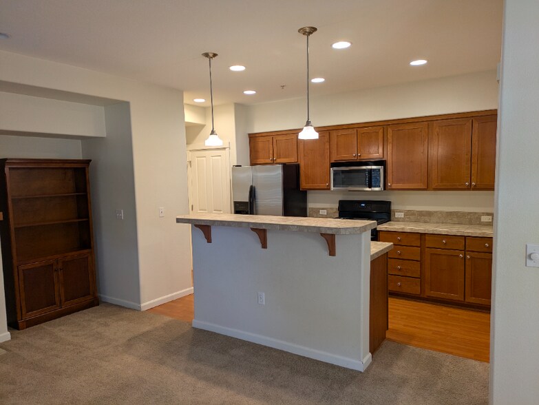 Building Photo - 10829 NE Red Wing Way