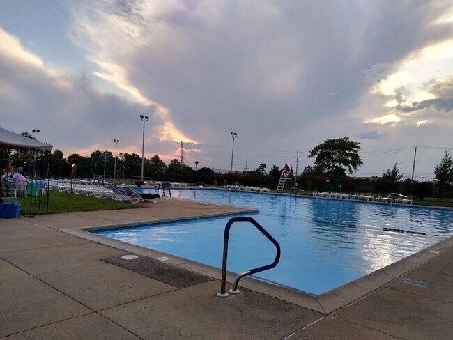 Building Photo - 2BR MORGANDALE CONDO AVAIL. IMMED!!