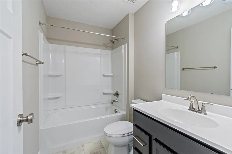 2nd Bathroom - 610 Foxhill Dr