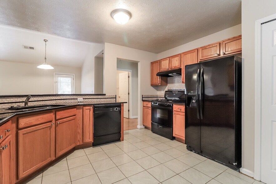 Building Photo - 2669 Lake Park Bend