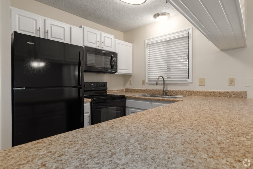 2BR, 1.5BA - 1,100SF Kitchen - Treybrooke at the Park