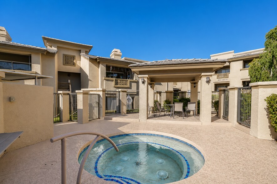 Building Photo - 1880 E Morten Ave