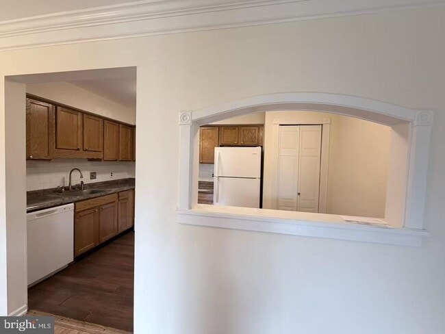 Building Photo - 1306 Sayre Dr