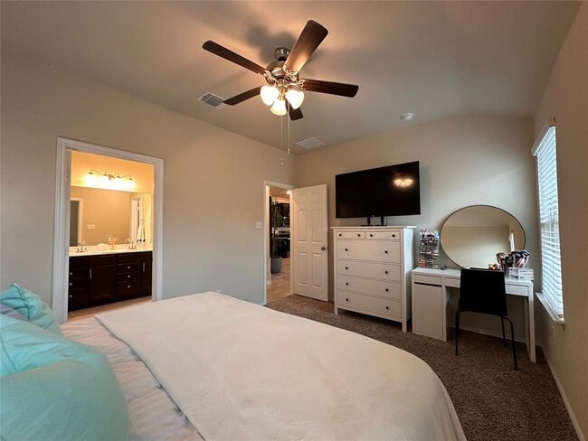 Building Photo - 216 Midas Ln